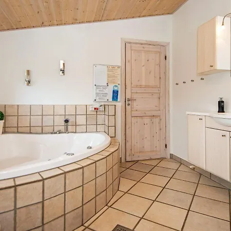 Dom wakacyjny Three-bedroom Holiday In 21 *